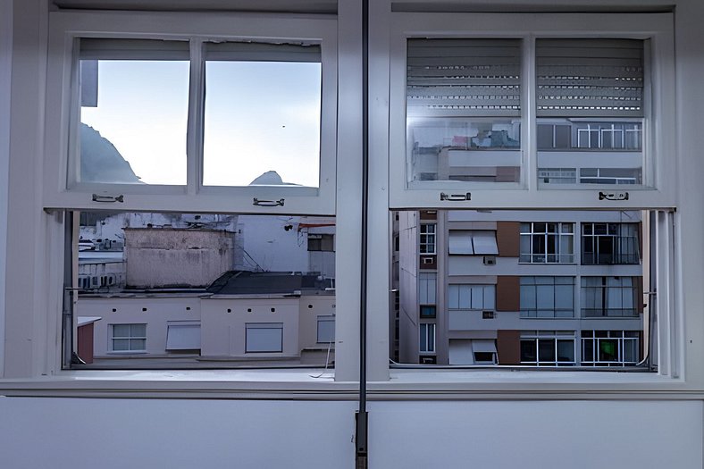 Praia de Copacabana com Vista para o Cristo