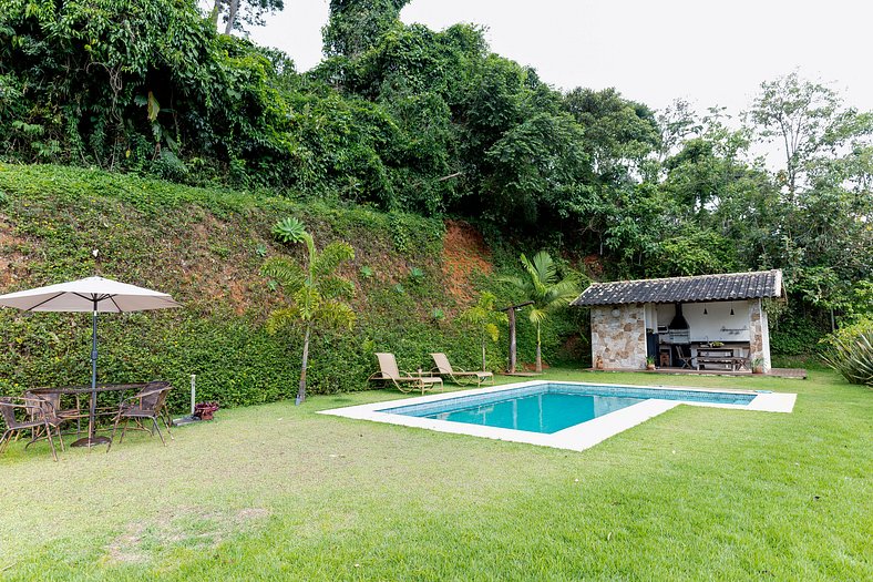 Refúgio na Serra - Casa 3 suítes em Condomínio