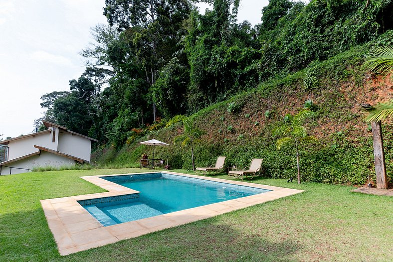 Refúgio na Serra - Casa 3 suítes em Condomínio