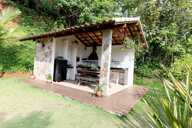 Refúgio na Serra - Casa 3 suítes em Condomínio