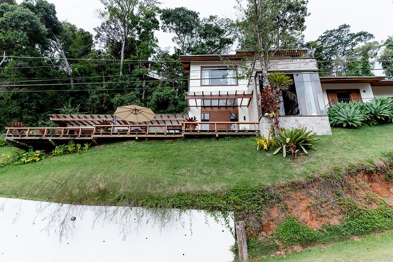 Refúgio na Serra - Casa 3 suítes em Condomínio