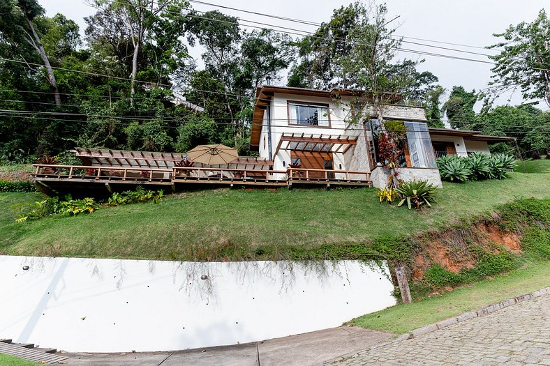 Refúgio na Serra - Casa 3 suítes em Condomínio