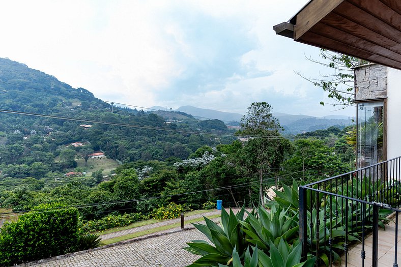 Refúgio na Serra - Casa 3 suítes em Condomínio