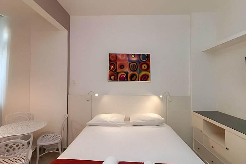 Studio Copacabana (Cama Queen, Lavanderia, Wi-fi)